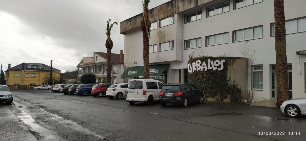 Hotel Os Carballos Sigueiro Exterior foto